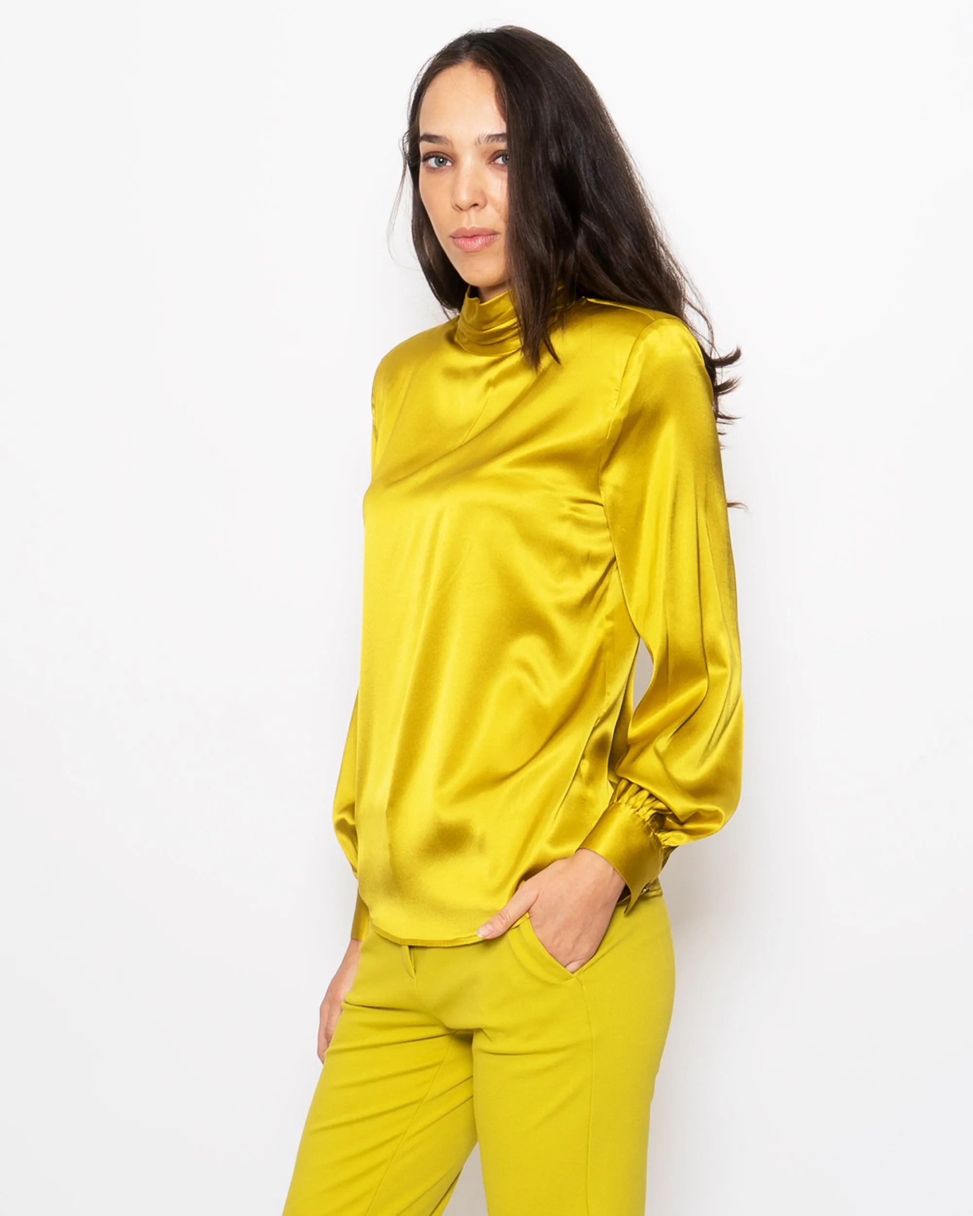 Blouse in Green Stretch Satin