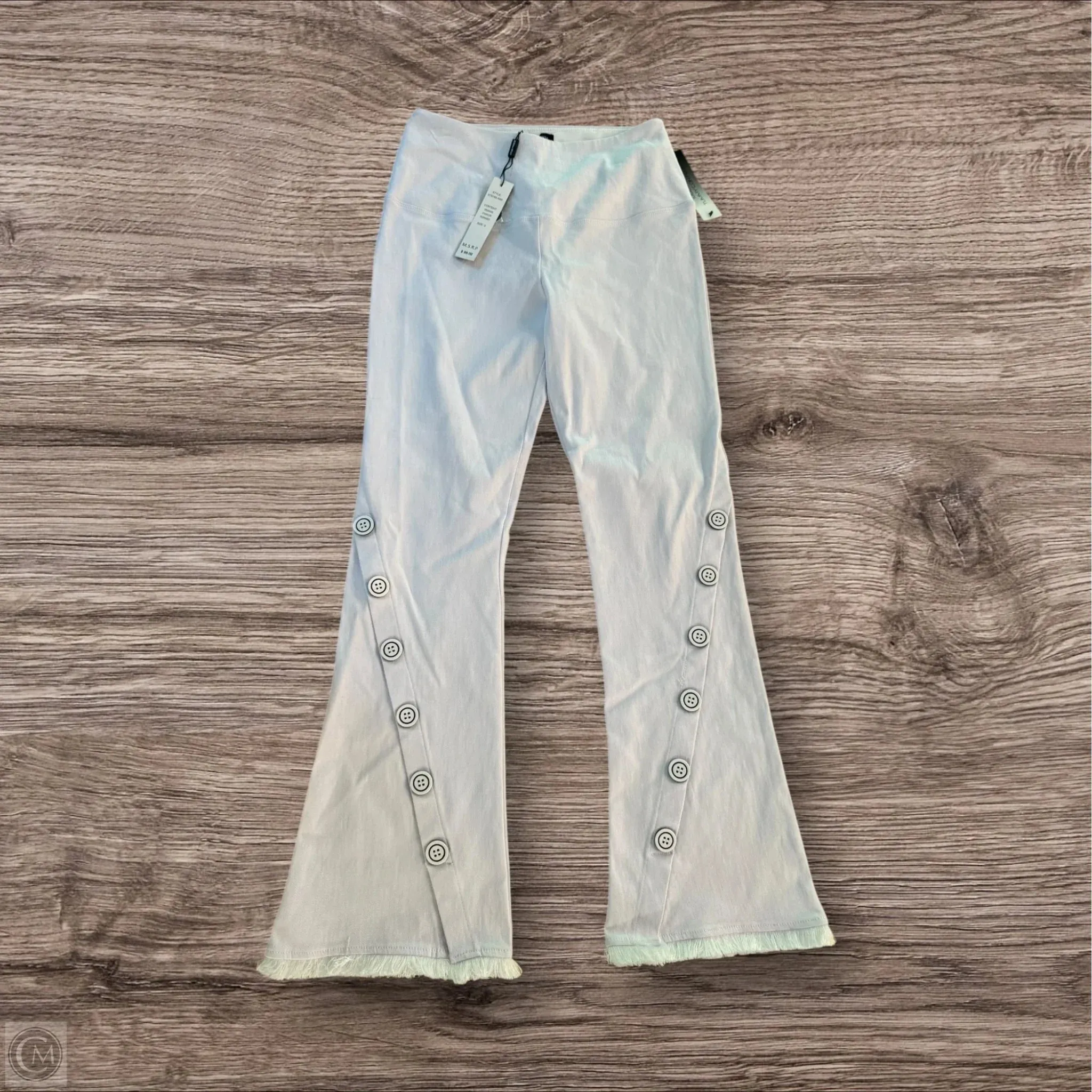 Jeans Flared By Clothes Mentor In White, Size: S
