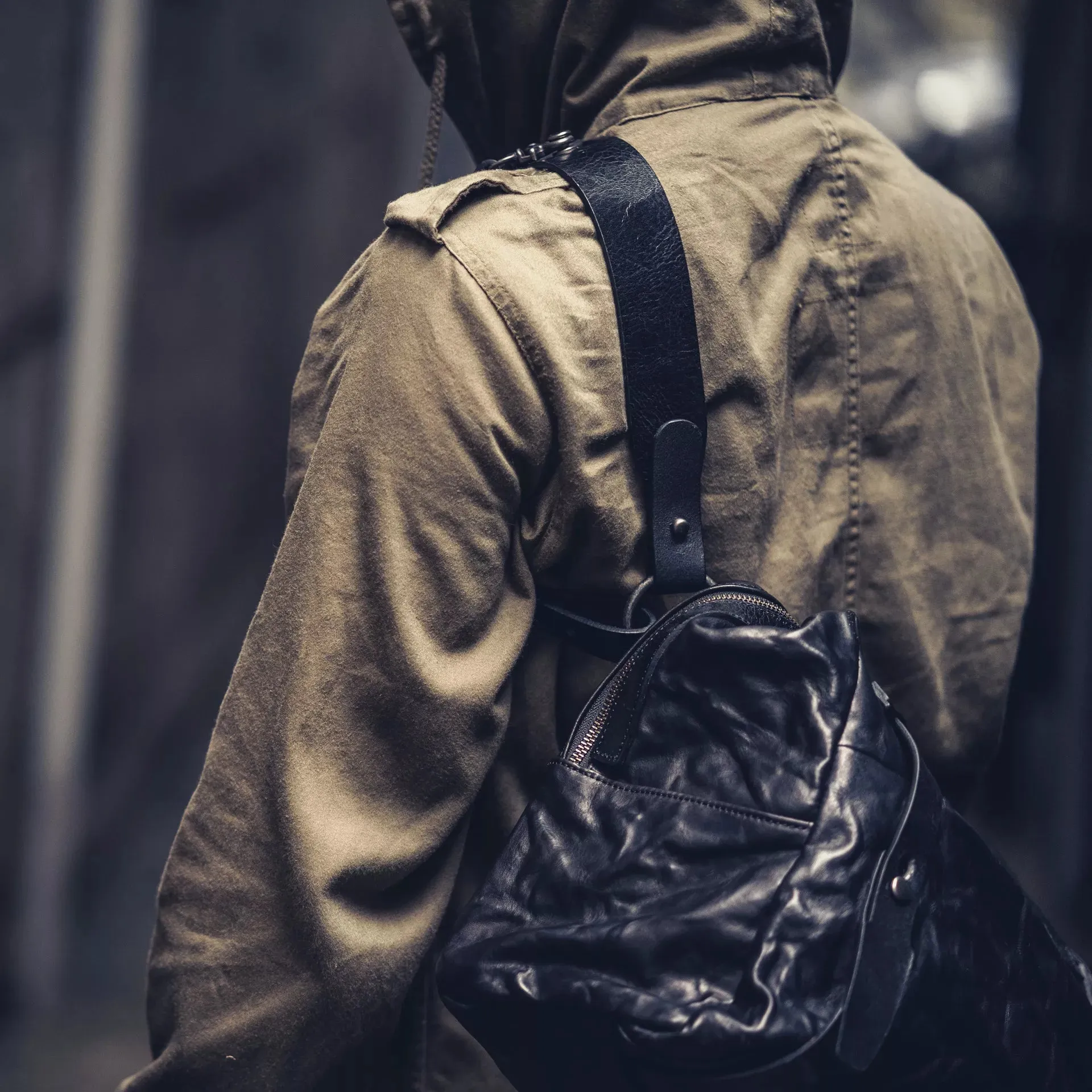 Lightning Rider Leather Sling Bag | 12L