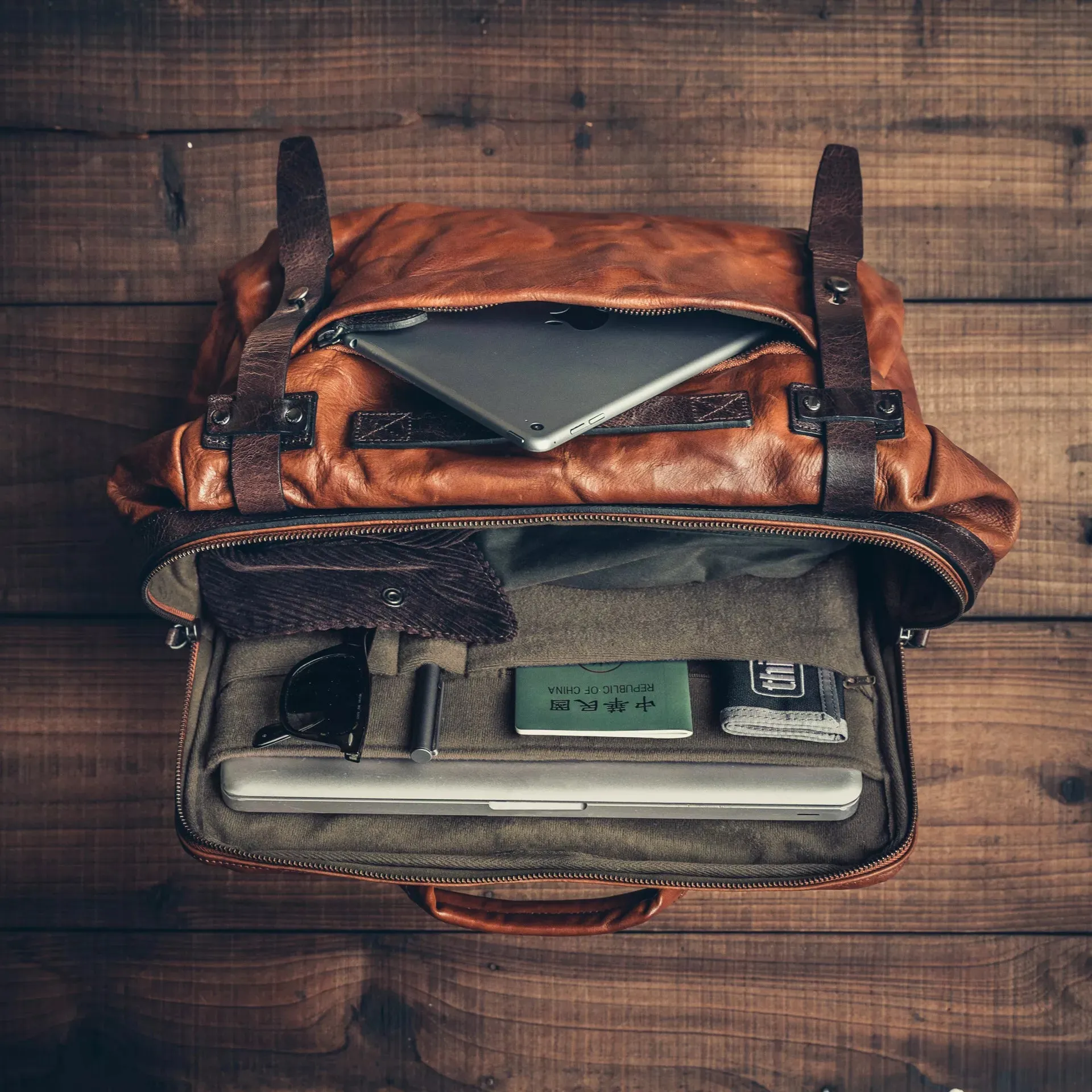 Lightning Rider Leather Sling Bag | 12L
