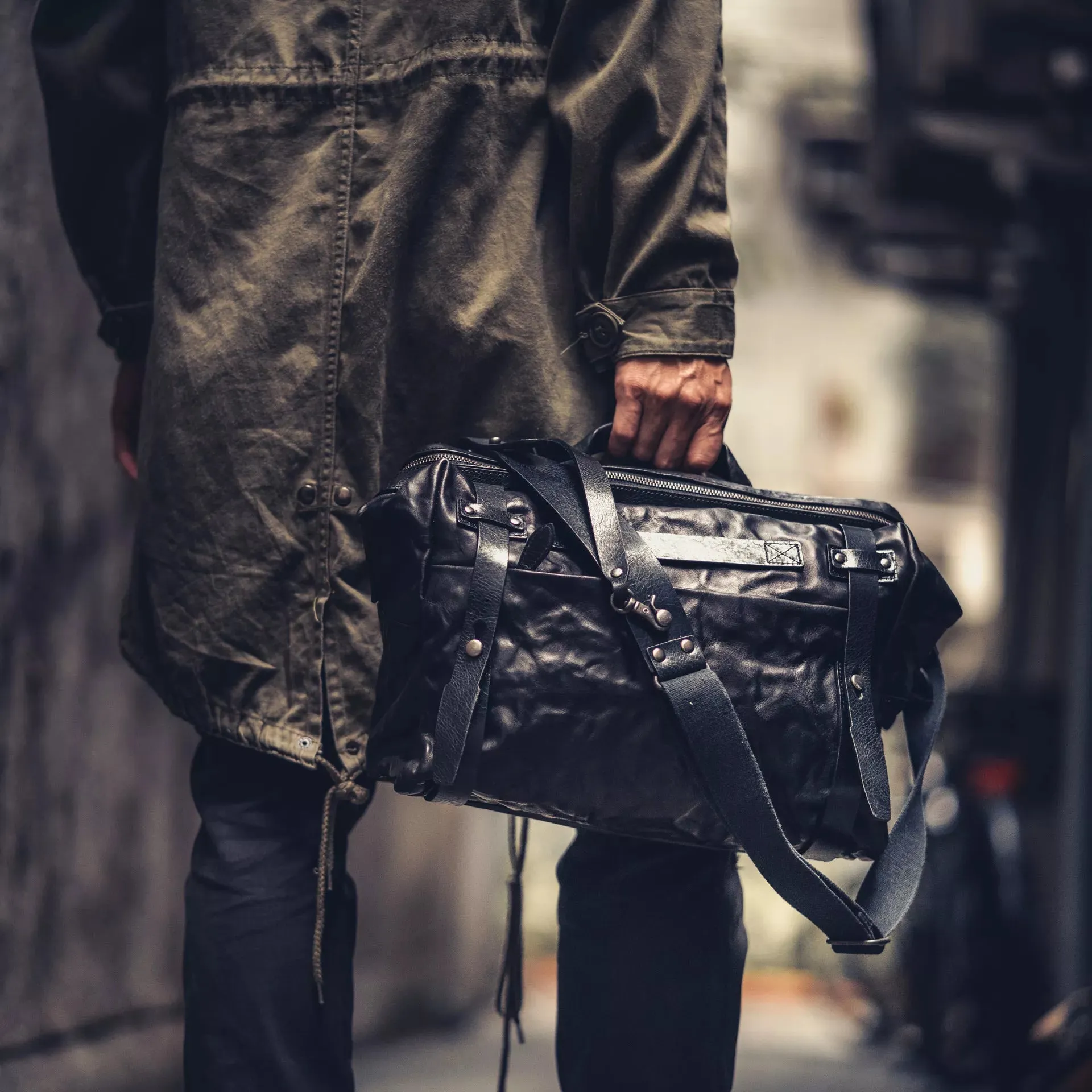 Lightning Rider Leather Sling Bag | 12L