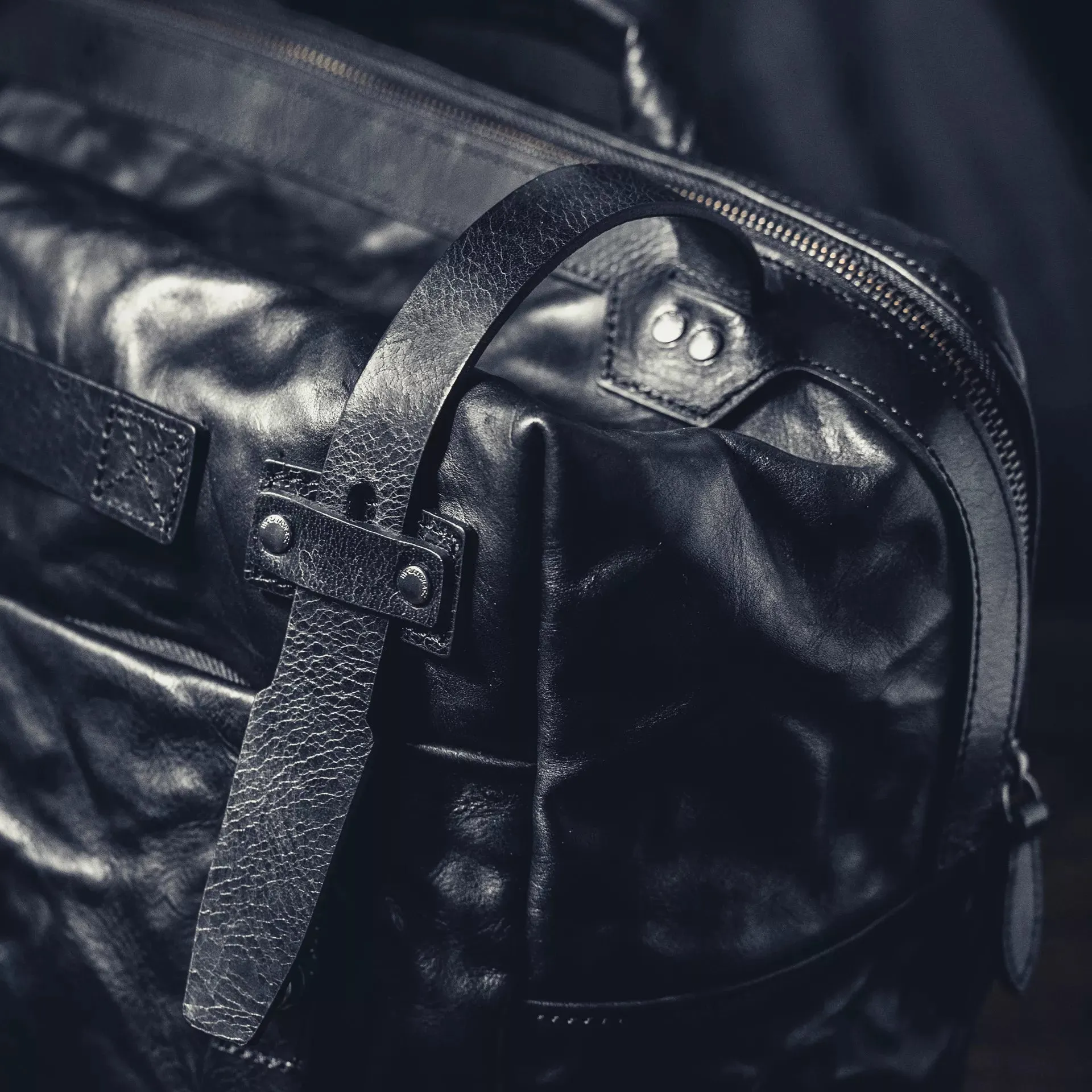 Lightning Rider Leather Sling Bag | 12L