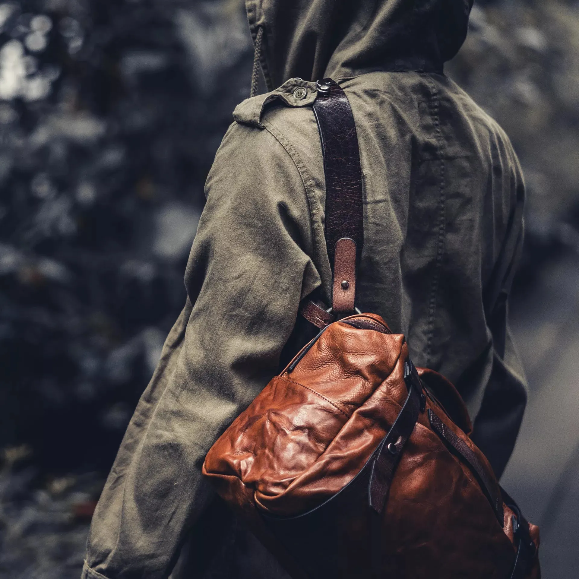 Lightning Rider Leather Sling Bag | 12L