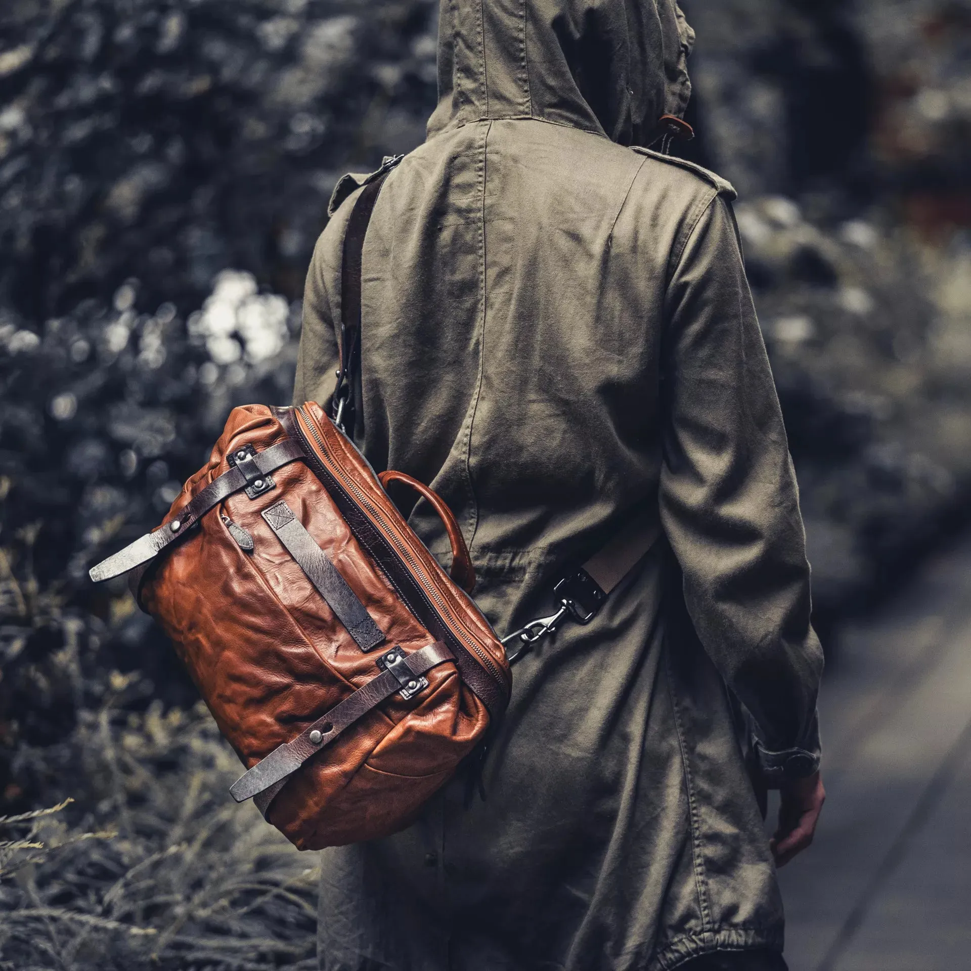 Lightning Rider Leather Sling Bag | 12L