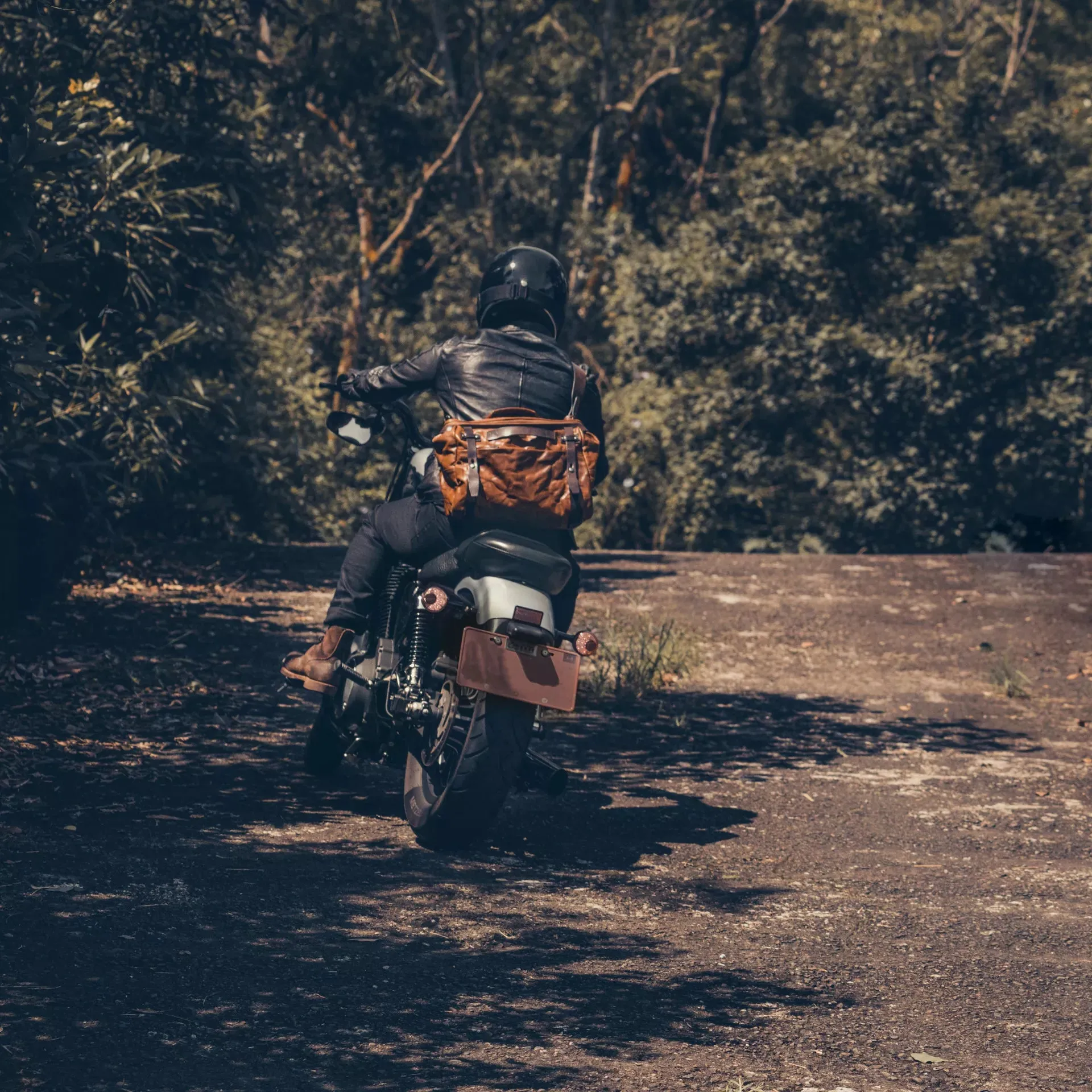 Lightning Rider Leather Sling Bag | 12L