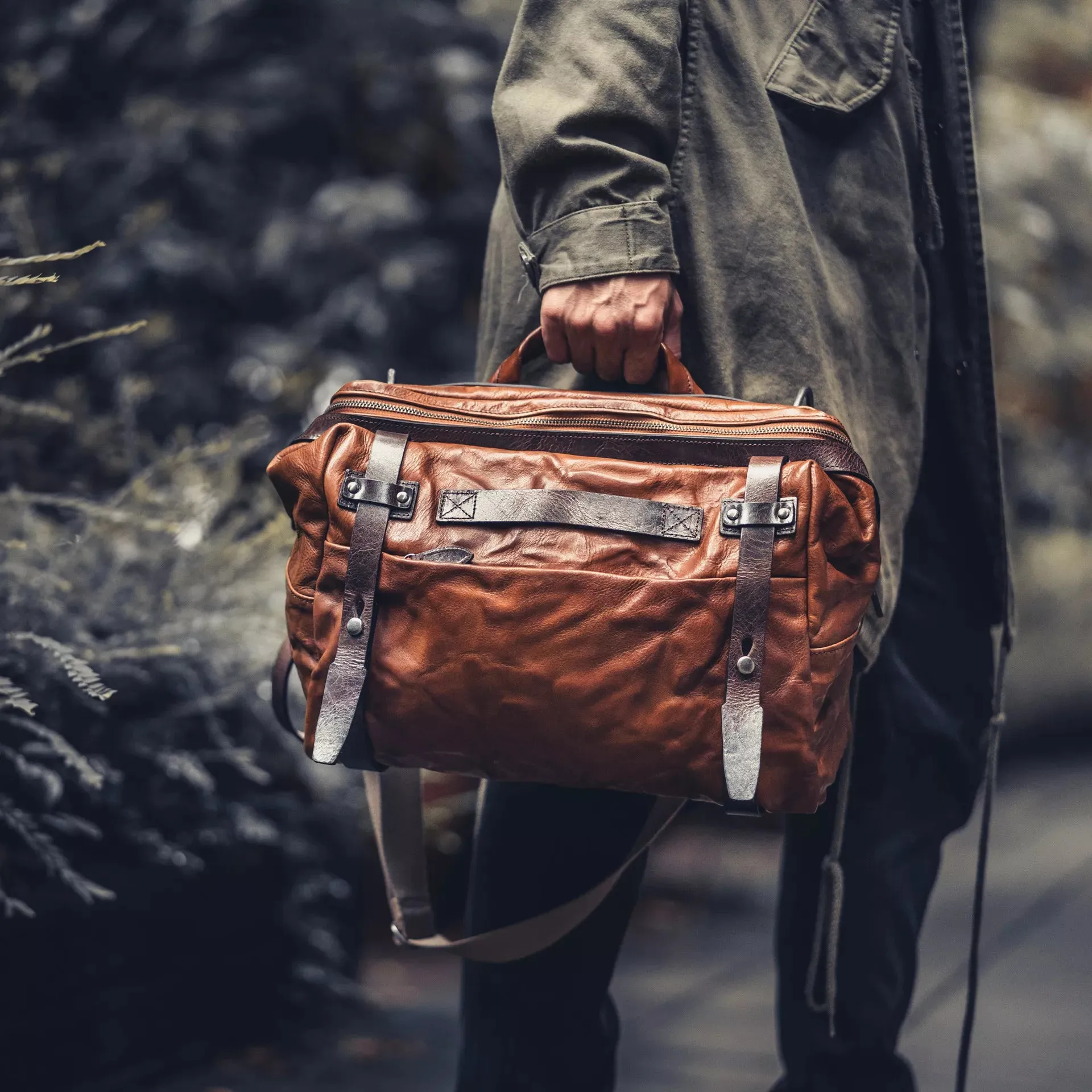 Lightning Rider Leather Sling Bag | 12L
