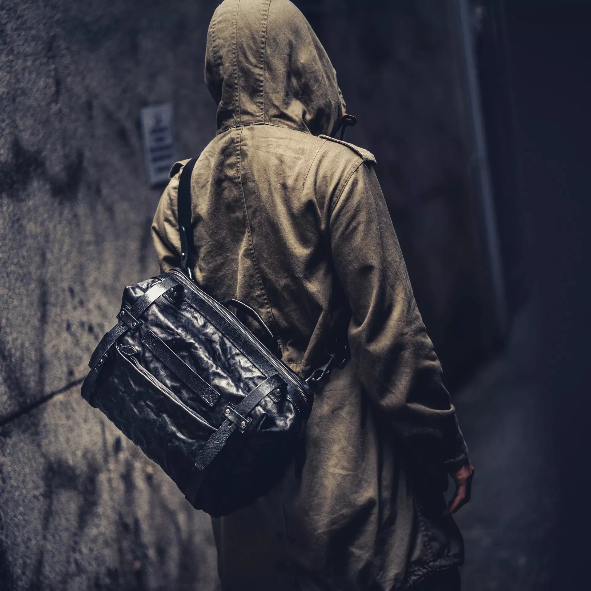 Lightning Rider Leather Sling Bag | 12L