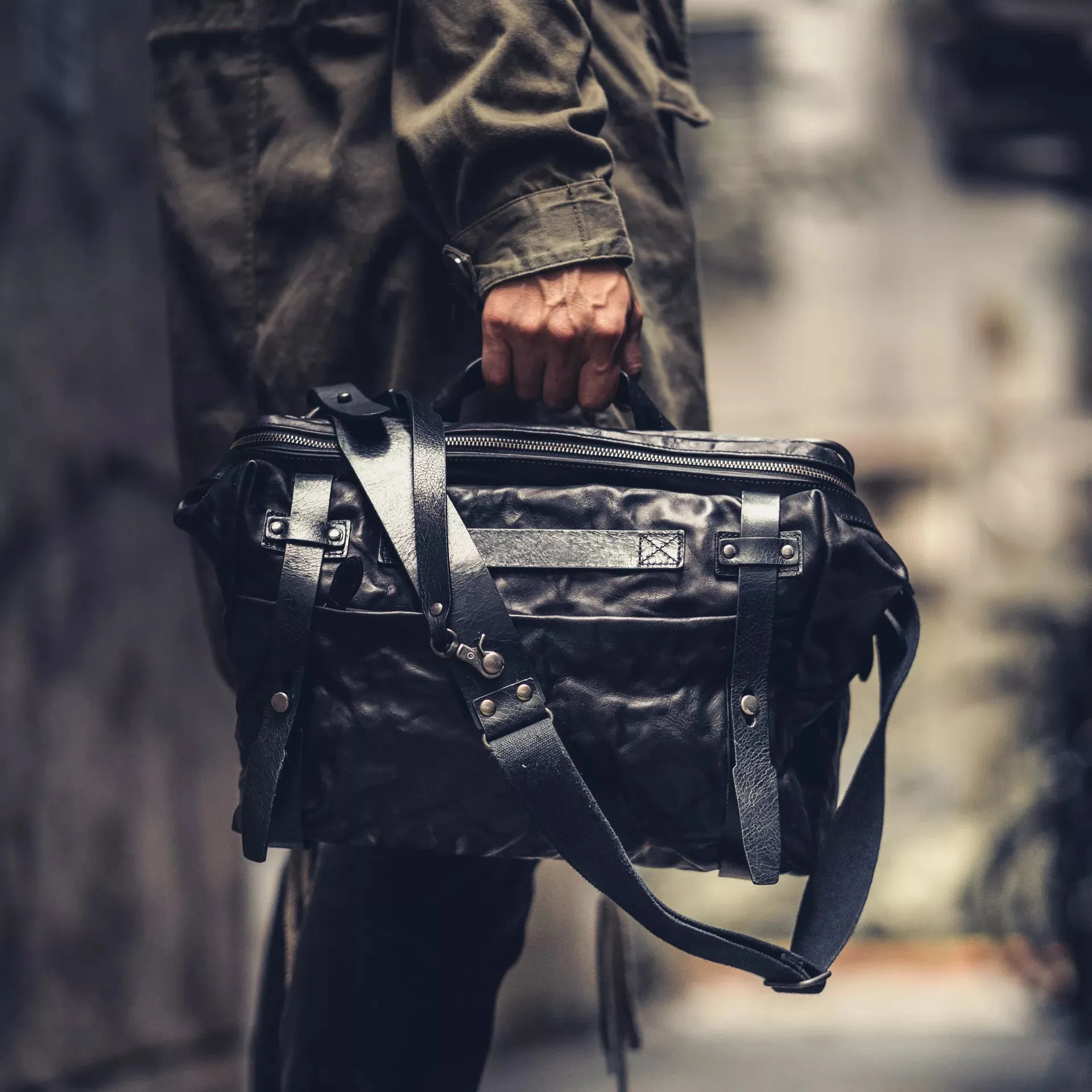 Lightning Rider Leather Sling Bag | 12L