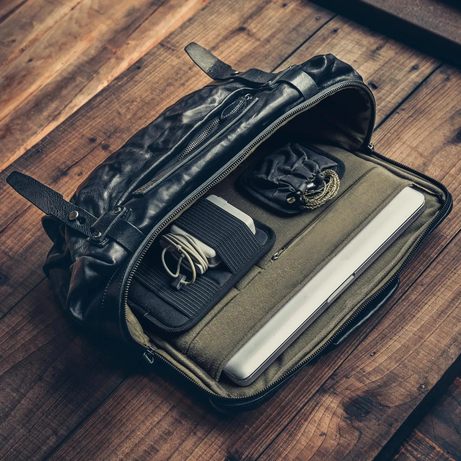 Lightning Rider Leather Sling Bag | 12L