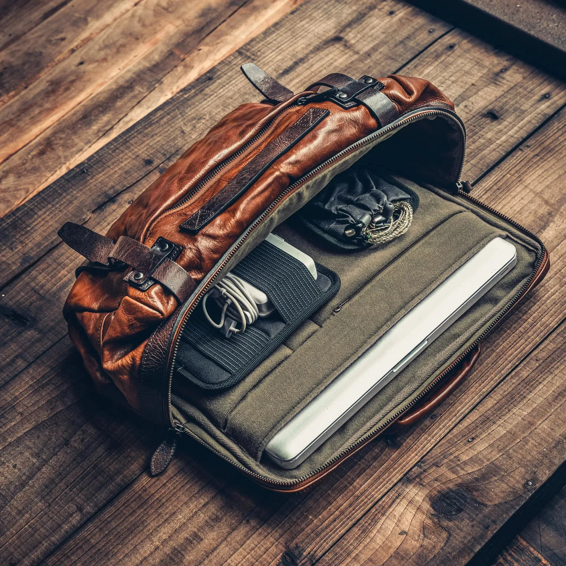 Lightning Rider Leather Sling Bag | 12L
