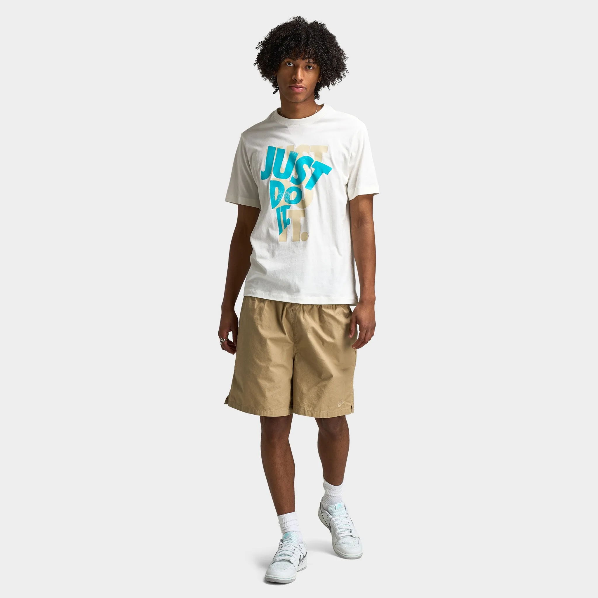 Nike Sportswear Just Do It Graphic T-Shirt / Sail