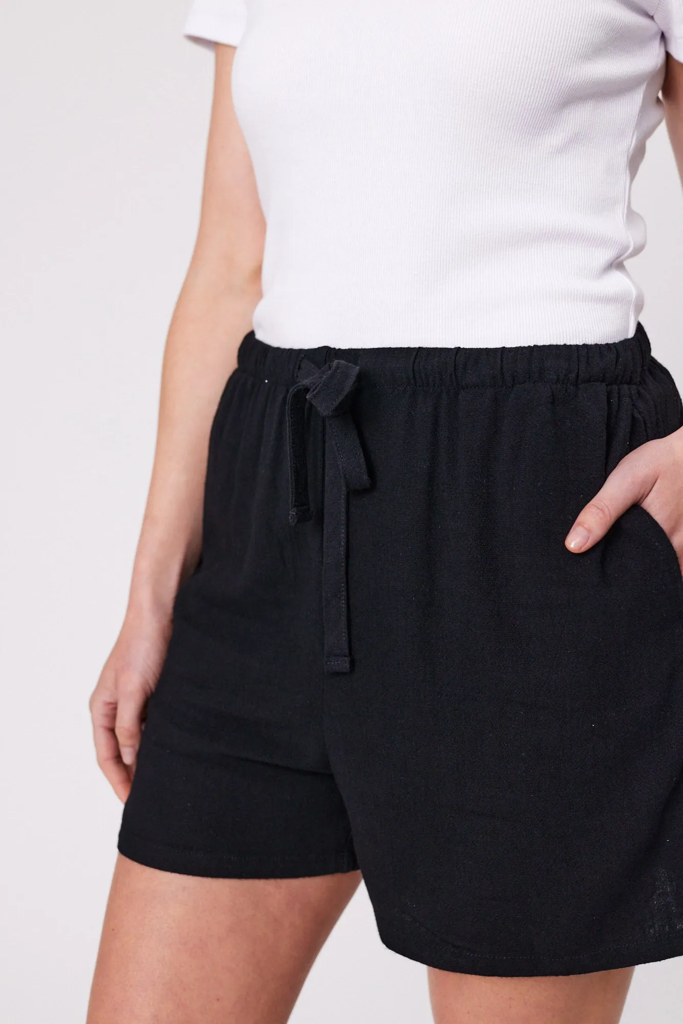 Shine On Essentials Shorts Black