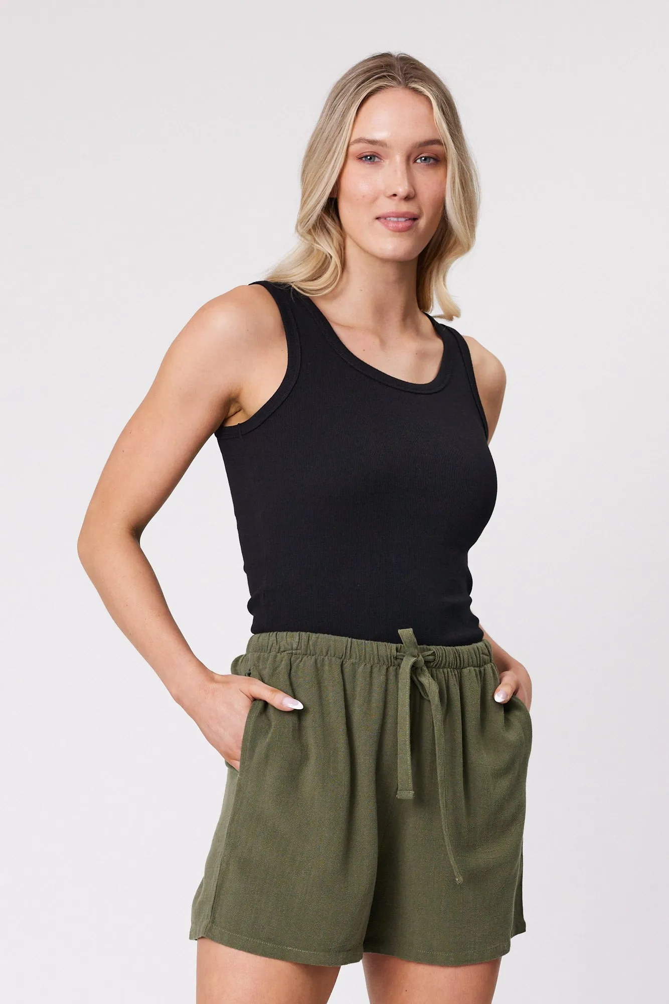 Shine On Essentials Shorts Khaki